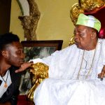 Alaafin of Oyo, Oba Lamidi Adeyemi hosts Pencil Artist, Alesh Akeem …Says “Documentation of Cultural Property is best for African history”